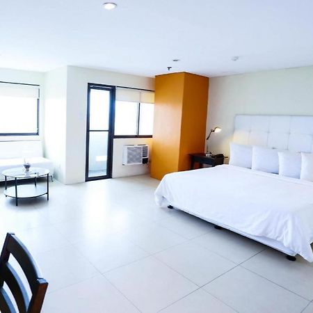 The Victor Hotel Makati City Exterior foto